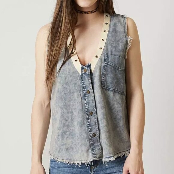 Gilded Intent Chambray Tank - Picture 1 of 11